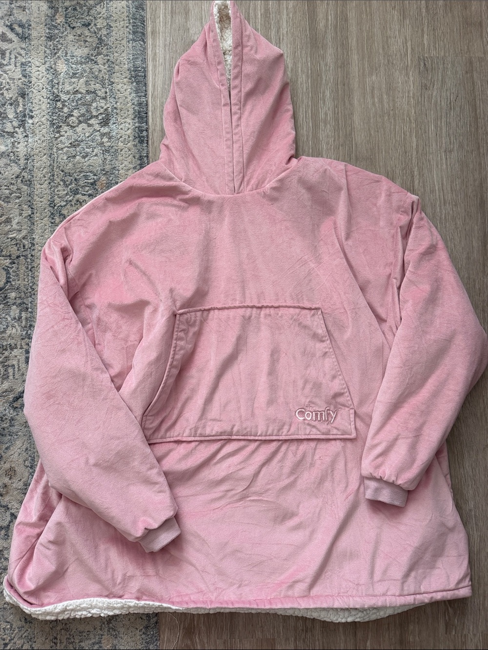 The Comfy Wearable Blanket in Pink